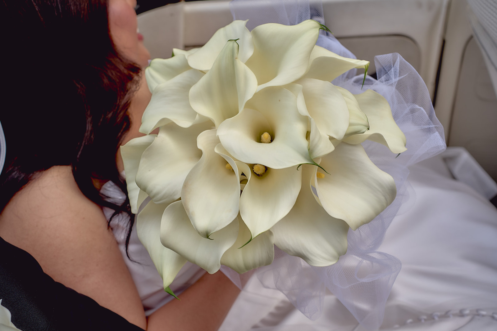Bridal bouquet with white calla lilies