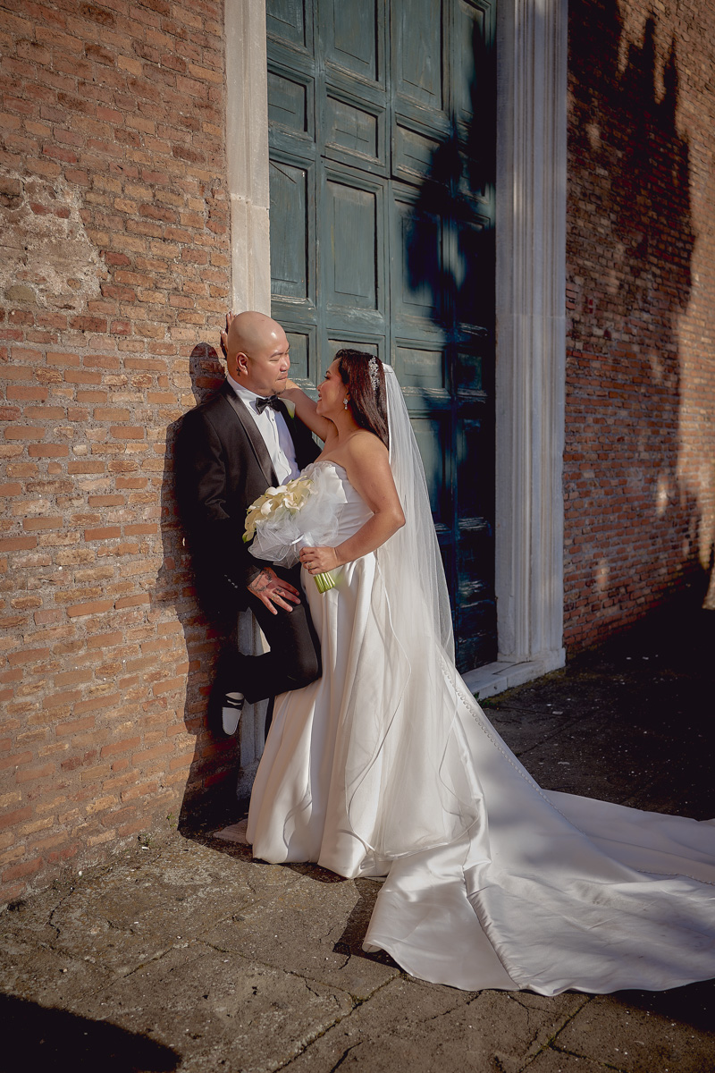 Portrait of newlyweds in Rome