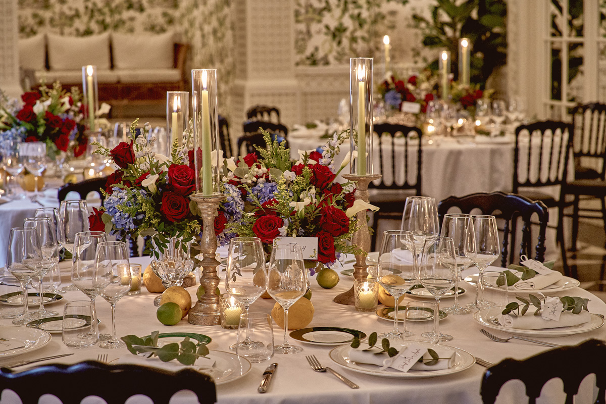 Detail of round wedding table at Hotel De La Ville, Rome