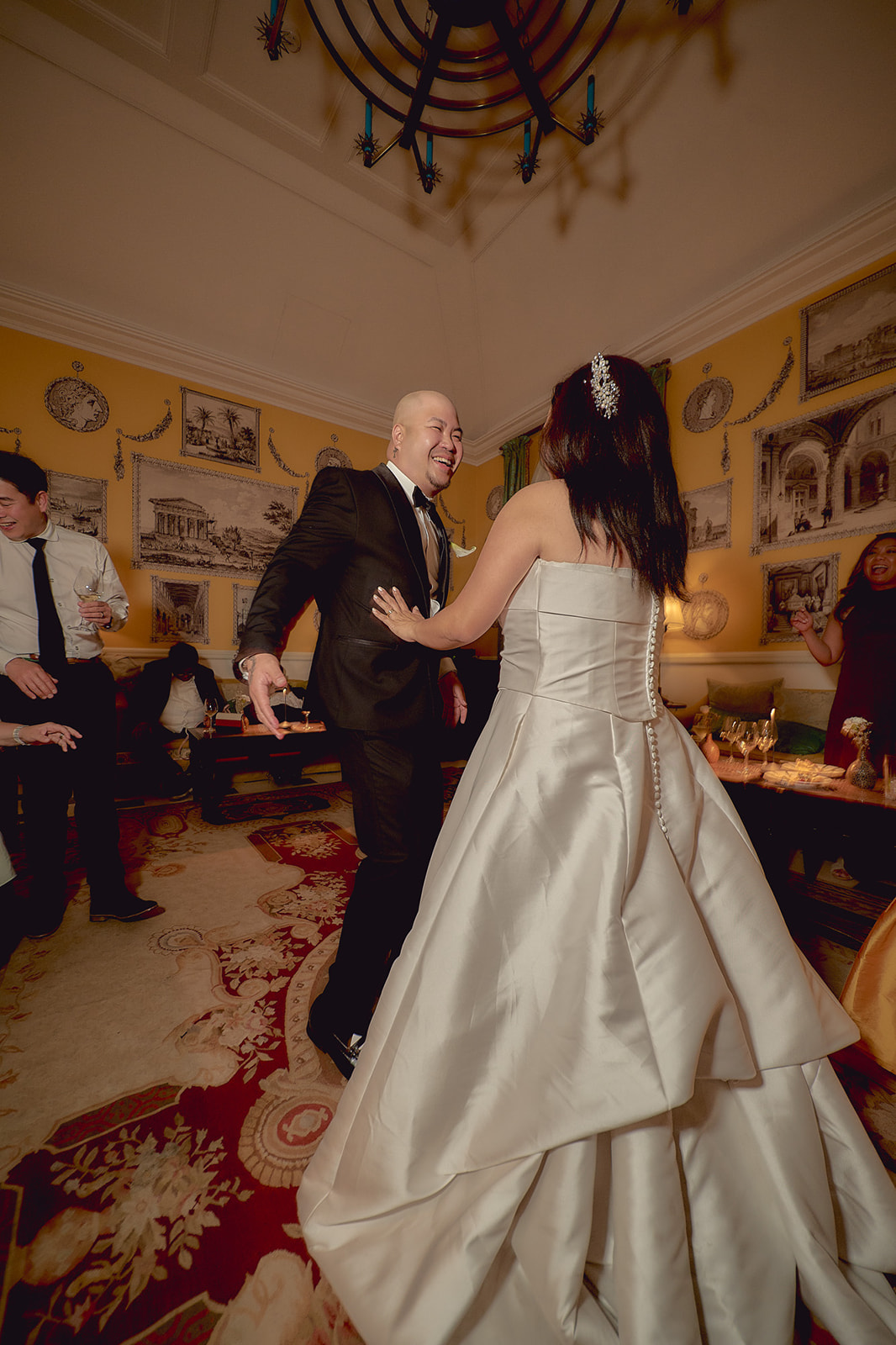 Newlyweds dancing at Hotel De La Ville, Rome